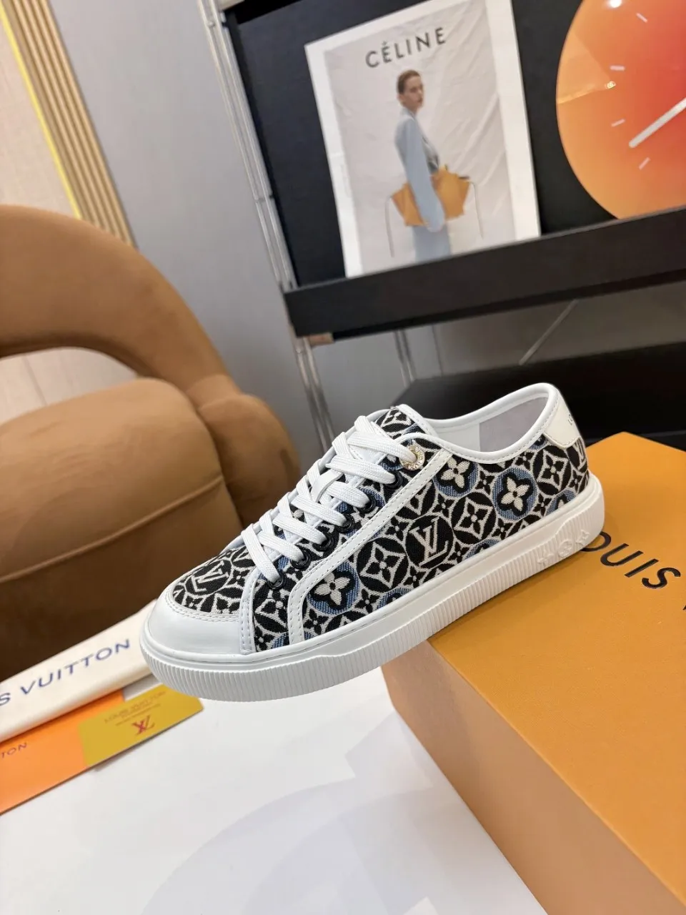 p580🐮🐮 LV couple skate shoes｜Classic jacquard, the ultimate code for a sweet outing! 👫** This pair of shoes is Louis Vuitton's love letter to fashionistas💌 - **classic presbyopic skate shoes**, the perfect choice for couples to go out on the street!  🔸 **Luxury details are a must-have**: Jacquard fabric  🔸 **So comfortable that you don’t want to take it off**: The sheepskin lining is skin-friendly and breathable, warm in autumn and winter without stuffing your feet, refreshing in spring and summer without being sticky, and you can wear it with a high-end feel in all seasons!  🔸 **Steady sense of security**: Non-slip rubber outsole, perfect grip, accompanying you through romantic streets.  **💑 Couple outfit inspiration**: ▪️ For boys, pair with leggings + baseball cap for a trendy street look!  ▪️ Girls can wear short skirts or shark pants, and the sweet and cool style is easy to choose~ **#Louis Vuitton #couple shoes #presbyopia classic** **👉 Click to collect and become the most fashionable CP in the circle of friends with him! ** Fabric: Imported cowhide/classic jacquard fabric Lining: Sheepskin lining Sole: Original rubber sole Size: Women’s size 35-42 (40/41/42 customized) Men’s size 39-45 (39.45 customized)